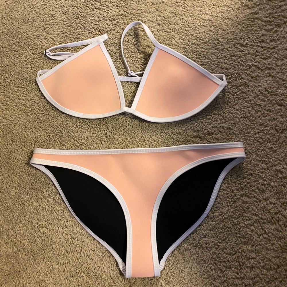 Hoaka swimwear